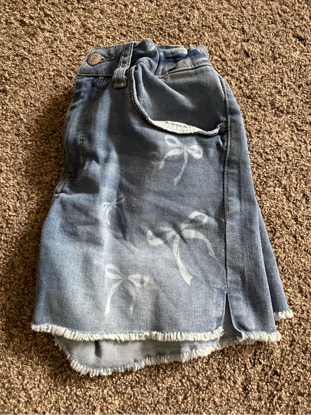 Girls' Light Denim Bow-Print Frayed Hem Shorts